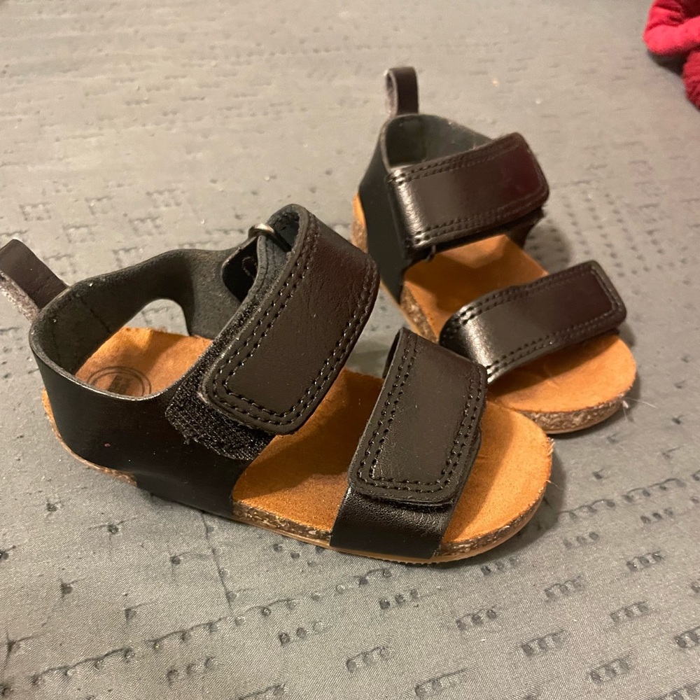 Black 5c sandals